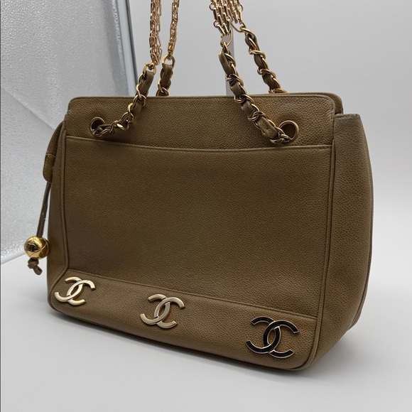 Chanel Triple CC Tote Bag in Caviar Leather - Picture 4 of 16